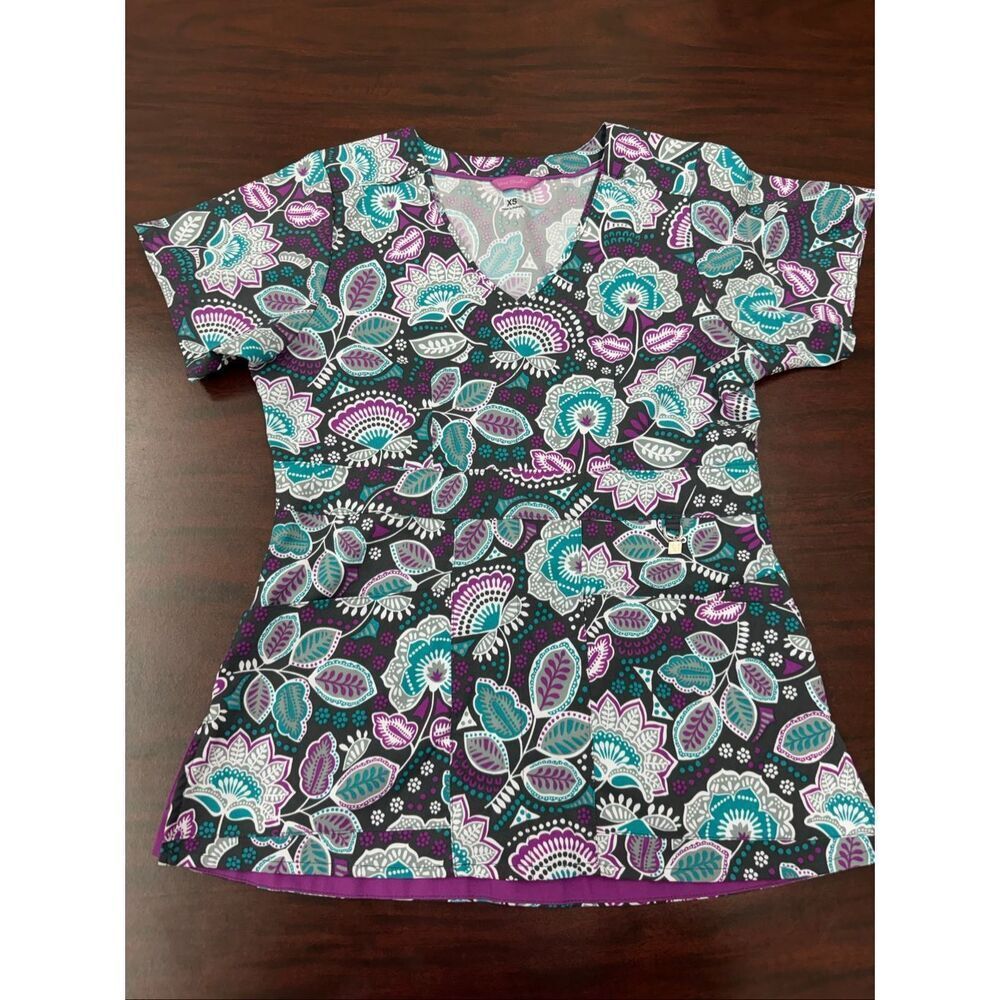 Vera Bradley Halo Collection Frida Empire Waist Print Scrub Top Size X-Small
